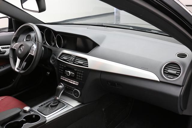 2015 Mercedes-Benz C-Class (Black/Red)