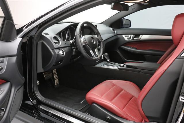 2015 Mercedes-Benz C-Class (Black/Red)