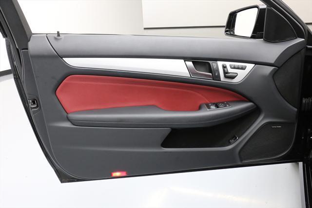 2015 Mercedes-Benz C-Class (Black/Red)