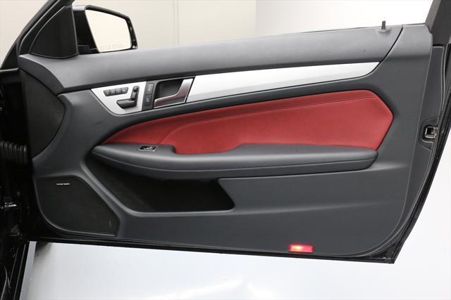 2015 Mercedes-Benz C-Class (Black/Red)