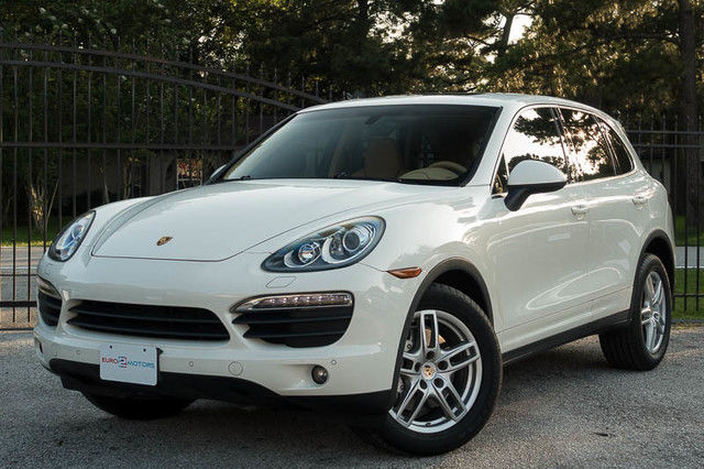 2011 Porsche Cayenne (White/Luxor Beige)