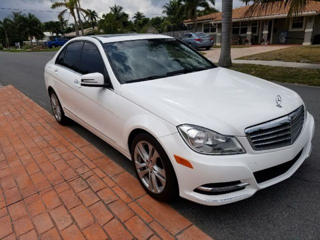 2013 Mercedes-Benz C-Class (Diamond White/Black)