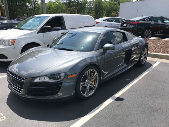 2010 Audi R8 (Daytona Gray Pearl/Black)