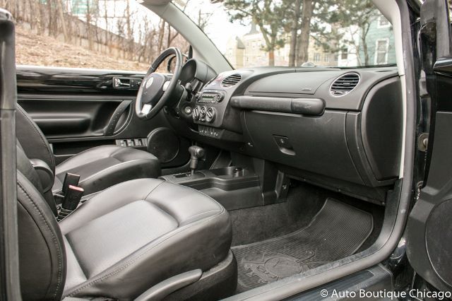 2008 Volkswagen Beetle-New (Black/Black)