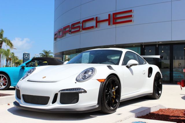 2016 Porsche 911 (White/Black)