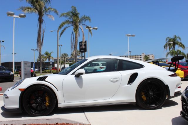 2016 Porsche 911 (White/Black)