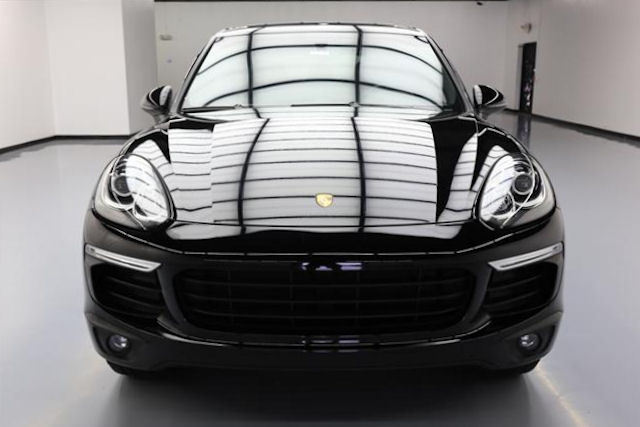 2016 Porsche Cayenne (Black/Black)