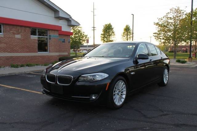 2013 BMW 5-Series (Gray/Black)