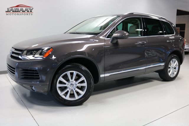 2013 Volkswagen Touareg (Gray/Cornsilk Beige)