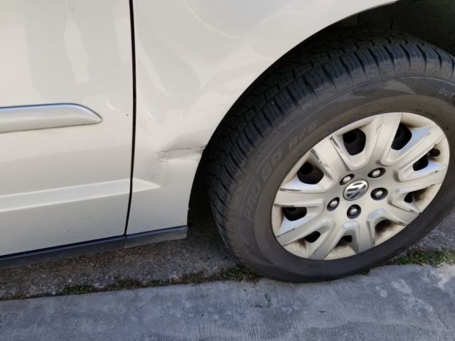2010 Volkswagen Routan (Silver/Gray)