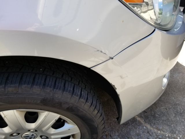 2010 Volkswagen Routan (Silver/Gray)