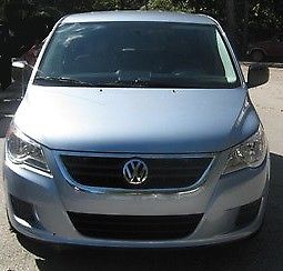 2010 Volkswagen Routan (Silver/Gray)