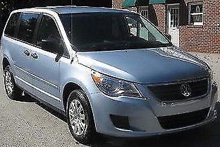 2010 Volkswagen Routan (Silver/Gray)