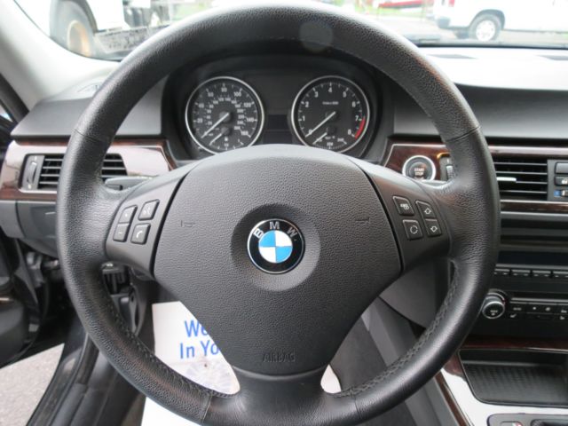 2010 BMW 3-Series (Black/Black)
