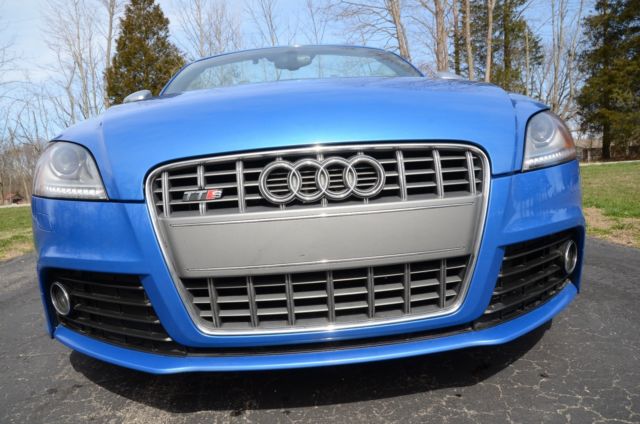 2010 Audi TT (Sprint Blue/Black and White Leather)