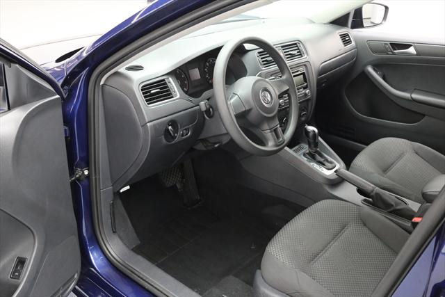 2014 Volkswagen Jetta (Blue/Black)