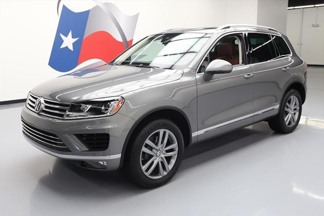 2016 Volkswagen Touareg (Gray/Brown)