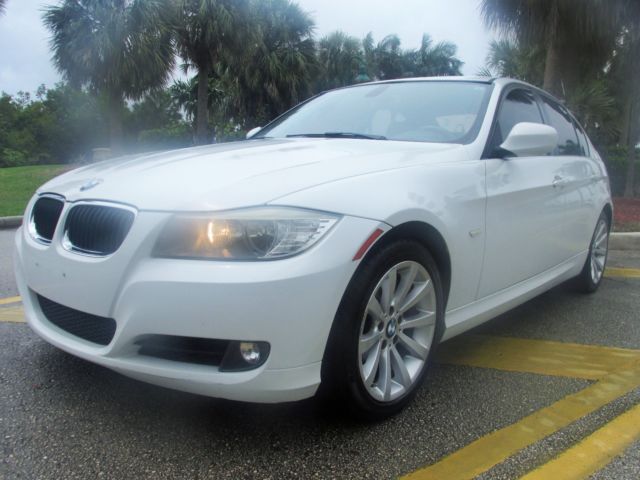 2011 BMW 3-Series (White/Black)