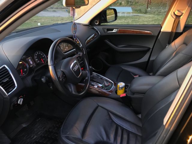 2009 Audi Q5 (Black/Black)