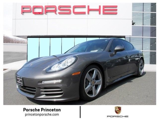 2016 Porsche Panamera (Gray/Black)