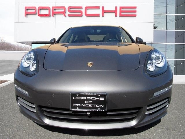 2016 Porsche Panamera (Gray/Black)