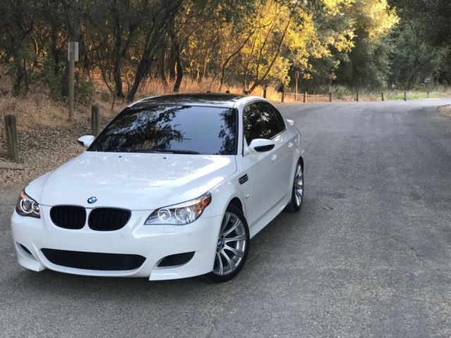 2007 BMW M5 (Alpine White/Black)