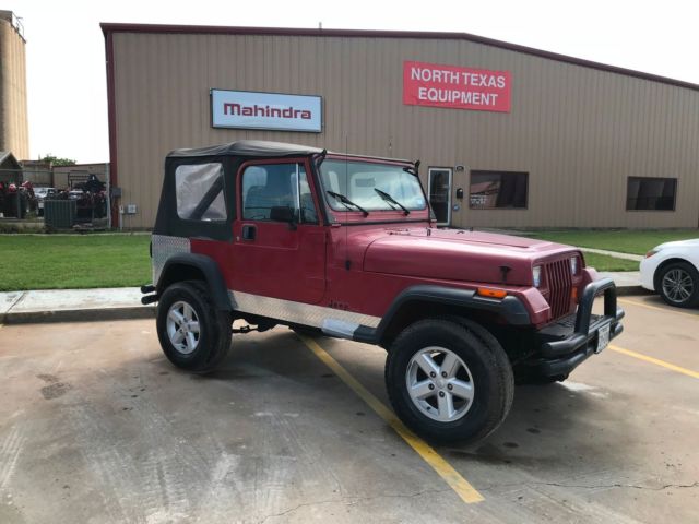 1987 Jeep Wrangler (Burgundy/Gray)