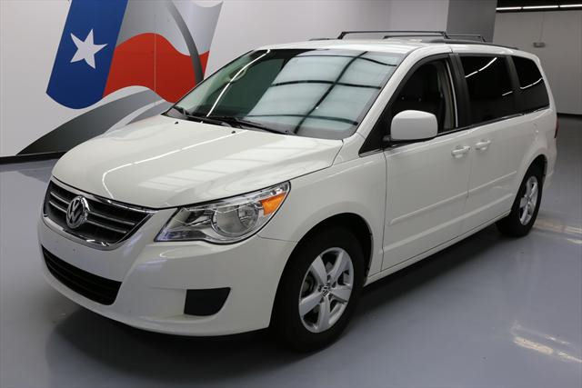 2011 Volkswagen Routan (White/Gray)