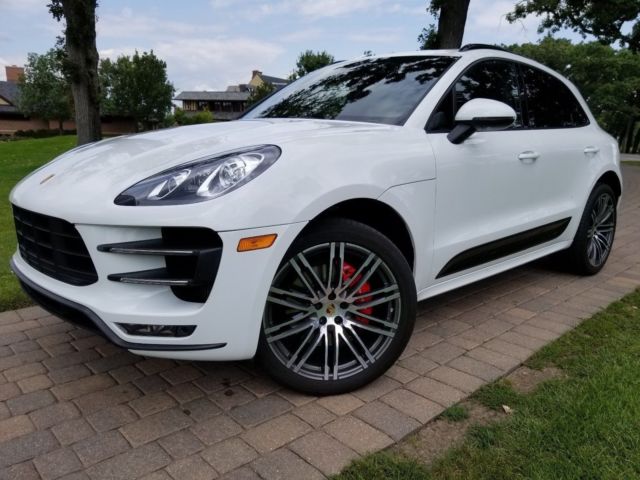 2015 Porsche Macan (White/Black)