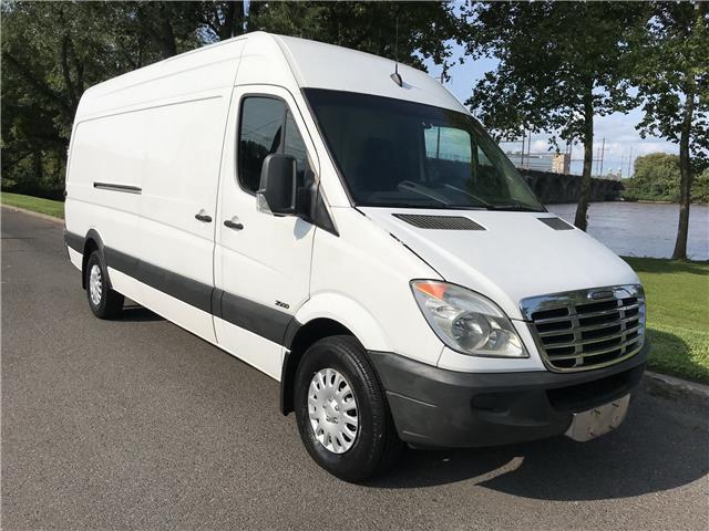 2011 MERCEDES BENZ/FREIGHTLINE SPRINTER 2500 (White/Gray)