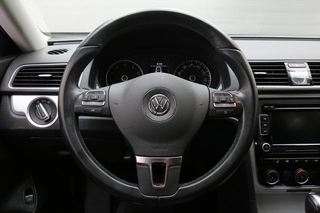 2013 Volkswagen Passat (Black/Black)