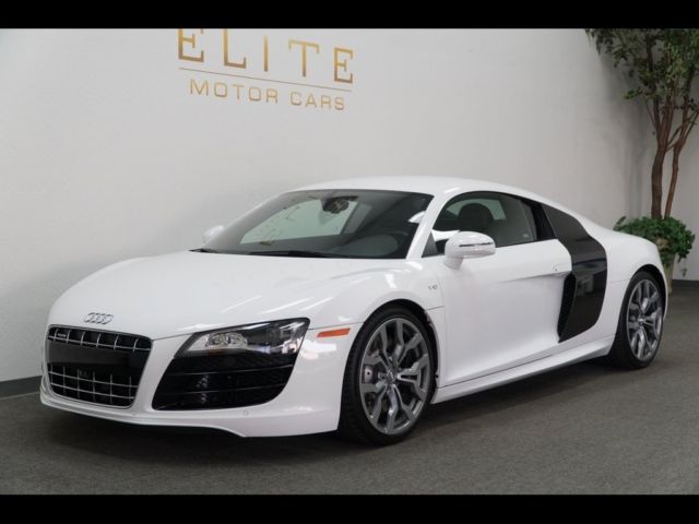 2012 Audi R8 (White/Red)