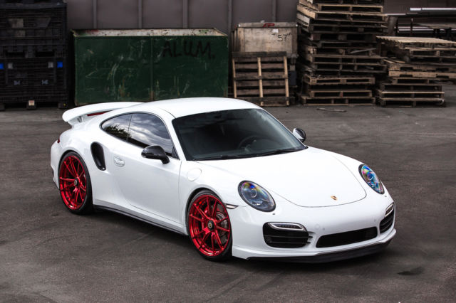 2014 Porsche 911 (White/Black)