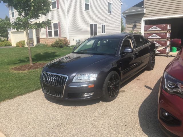 2009 Audi A8 (Oyster grey metallic/Cardamom beige)