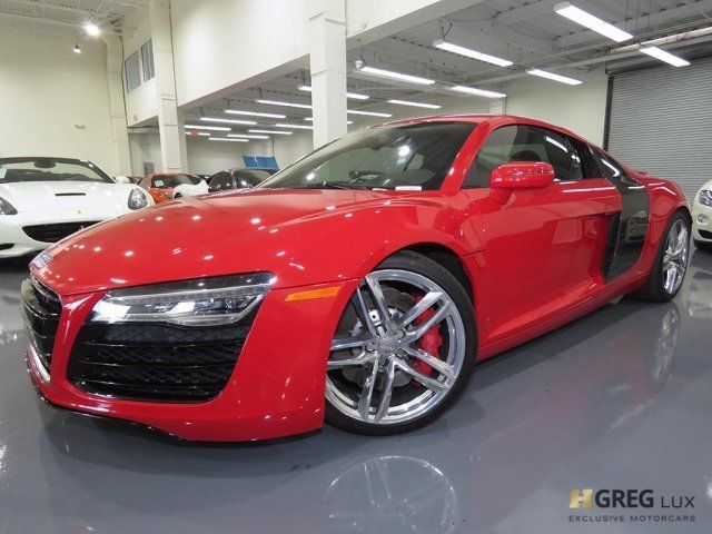 2015 Audi R8 (Red/Black)