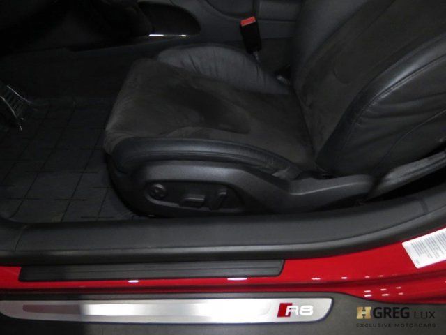 2015 Audi R8 (Red/Black)