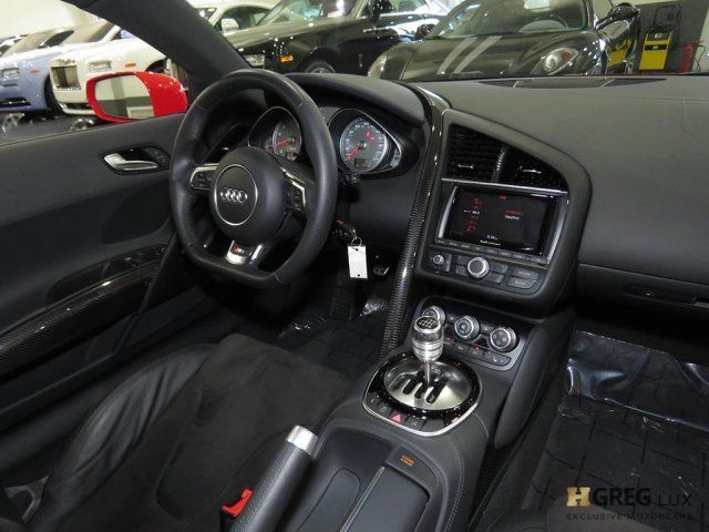 2015 Audi R8 (Red/Black)