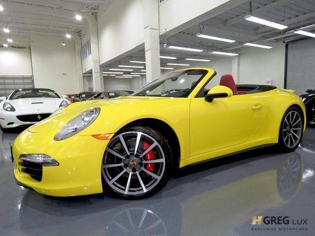 2016 Porsche 911 (Yellow/Black)