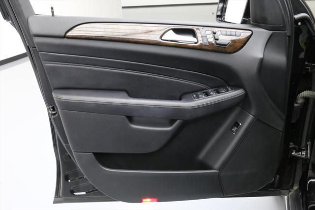 2014 Mercedes-Benz M-Class (Black/Black)