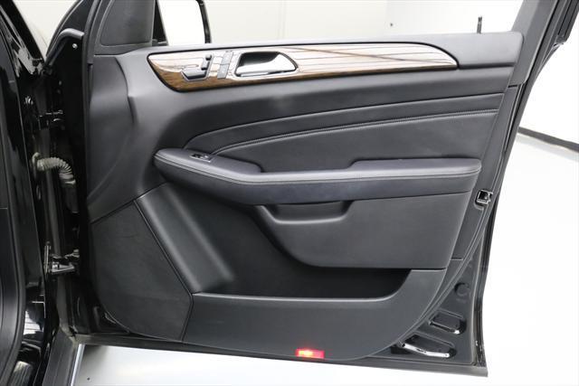 2014 Mercedes-Benz M-Class (Black/Black)