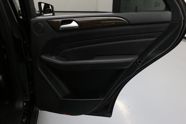 2014 Mercedes-Benz M-Class (Black/Black)