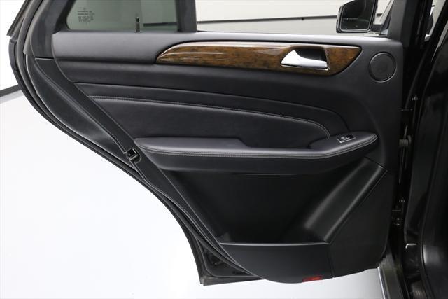 2014 Mercedes-Benz M-Class (Black/Black)