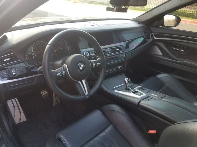 2013 BMW M5 (Black/Black)