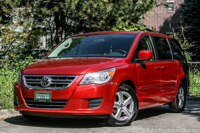 2009 Volkswagen Routan (Red/Gray)