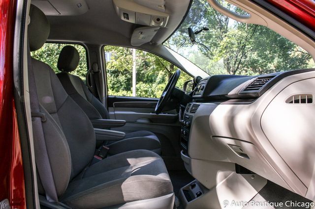 2009 Volkswagen Routan (Red/Gray)