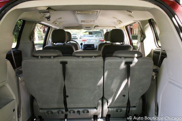 2009 Volkswagen Routan (Red/Gray)