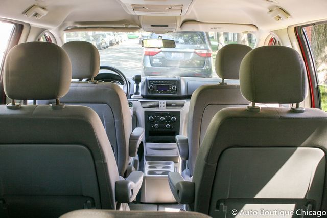 2009 Volkswagen Routan (Red/Gray)