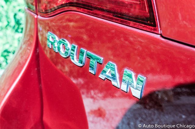 2009 Volkswagen Routan (Red/Gray)