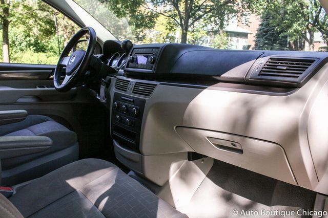 2009 Volkswagen Routan (Red/Gray)