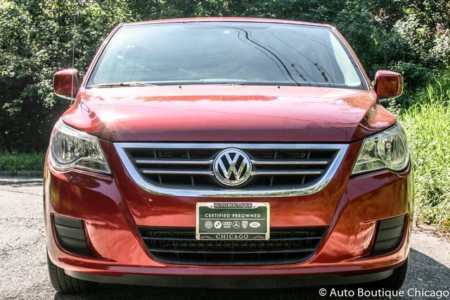 2009 Volkswagen Routan (Red/Gray)